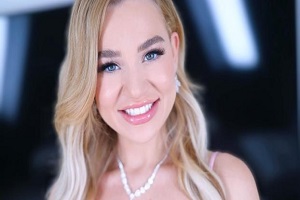 Blake Blossom – Amateur Allure Welcomes Blake Blossom Busty Blonde