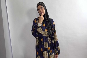 Holly Molly – Sexy Holly Molly in hijab wants some