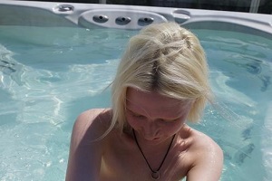Ingrid – Rooftop Jacuzzi Jilling In The Sun With Hot