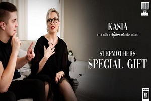 Kasia – Hot blonde Czech nympho MILF Kasia has a