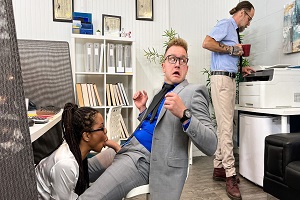 Kira Noir – Working Late Feels Great