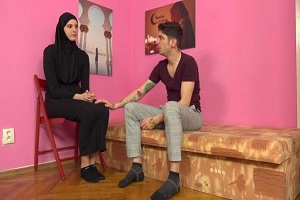 Lucka – Who needs hot therapy – E290