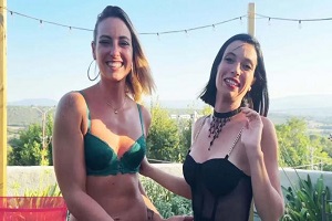 Mia And Pam – A Quartet Perfectly Orchestrated By Mia And Pam 14 Mia And Pam – A Quartet Perfectly Orchestrated By Mia