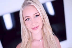 Skyler Storm – Amateur Allure Welcomes Skyler Storm Gorgeous Blonde