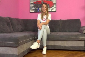 Adriana Sweet Blonde – An inexperienced amateur woman wants to show off her skills