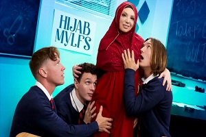 Kiki Daire – It Takes a Real Woman to Please Three Cocks At Once