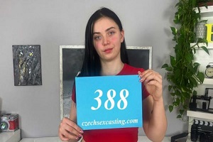 Molly Lee – Slovak model loves MMA and sex – E388