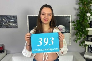 Sara Sparkle – Babe from Slovakia shows her round ass – E393