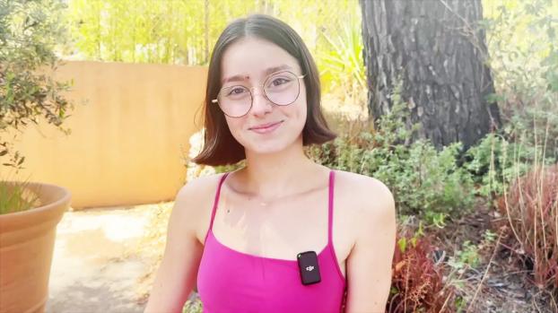 Penelope – Penelope, 19 years old, cosmetics saleswoman in Paris!