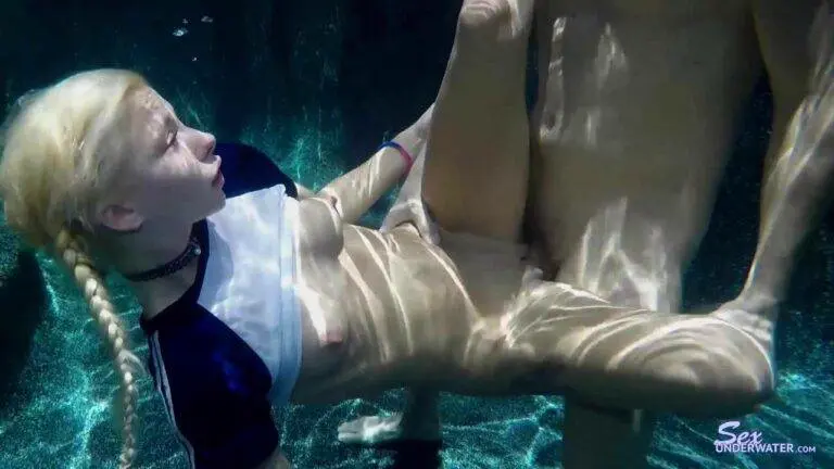 Kenzie Reeves Sex Under Water Quickie