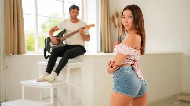 Layla Scarlett – Warmth Of Music