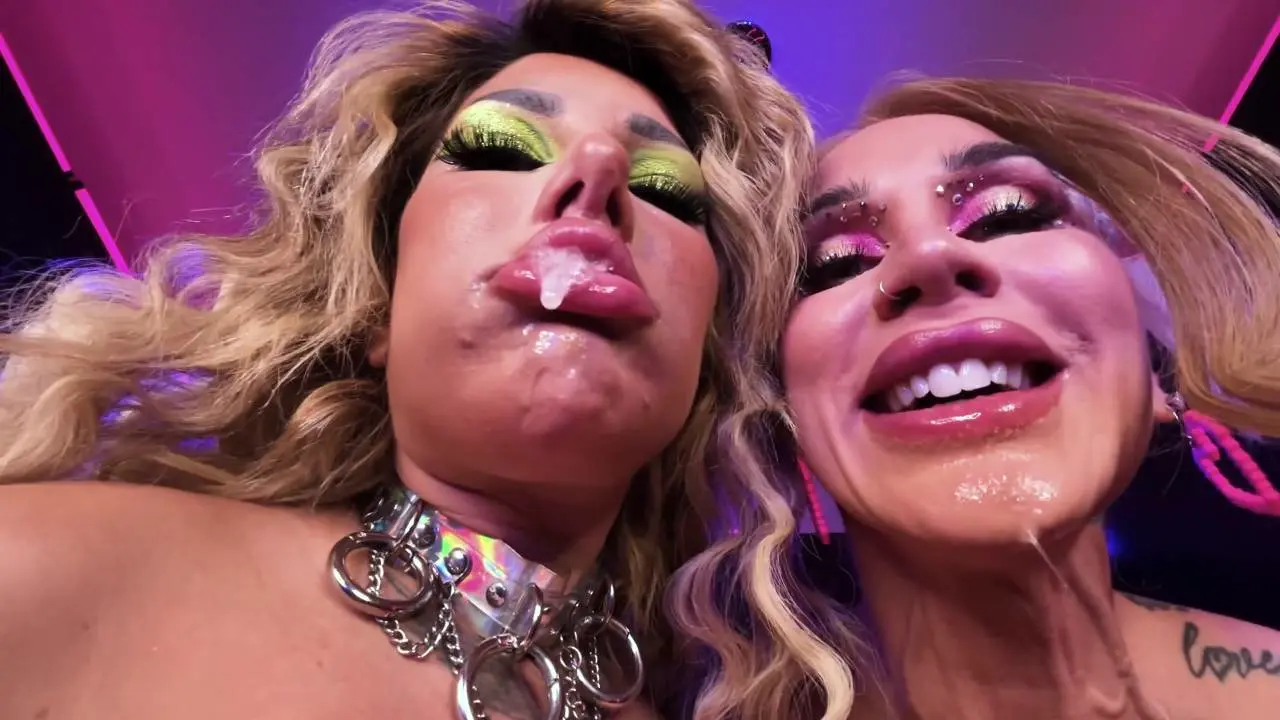 Kitana Montana & Sarah Jessie – Cyber Fuck Dolls Spitting POV 3-Way OnlyFans Scene