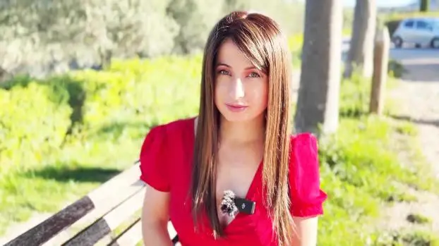 Paola – Paola, 25 years old, human resources manager in Lyon!