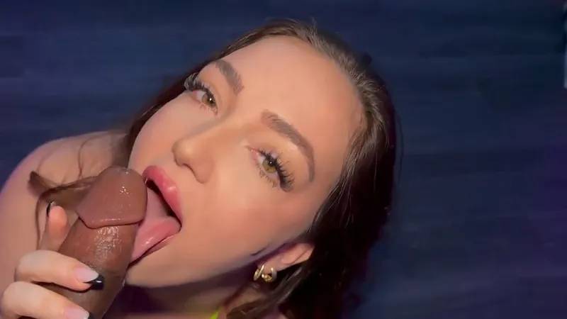 Cassie Lenoir – BBC Pussy Stretching OnlyFans Style